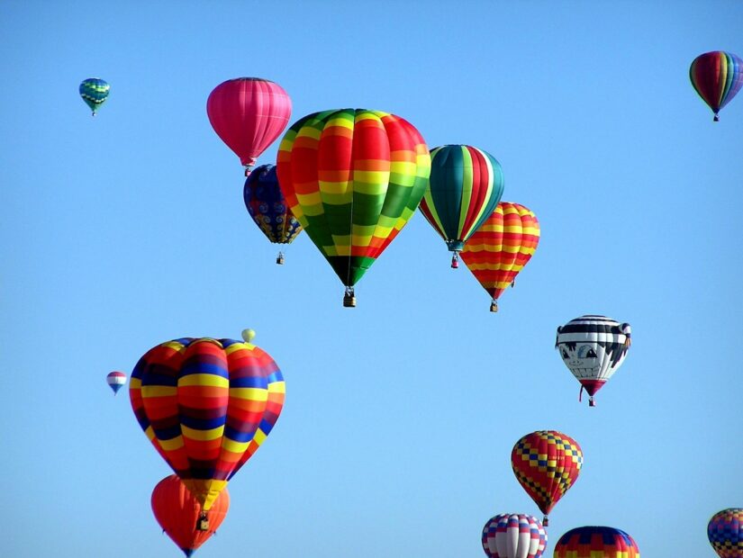 Pros & Cons of Starting a Hot Air Balloon Ride Business