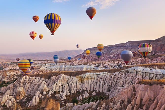 Romance of the Sky: Why a Hot Air Balloon Ride Is an Unforgettable Adventure